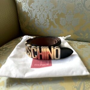 Moschino women’s belt
 am selling this timeless piece since it’s small for me.